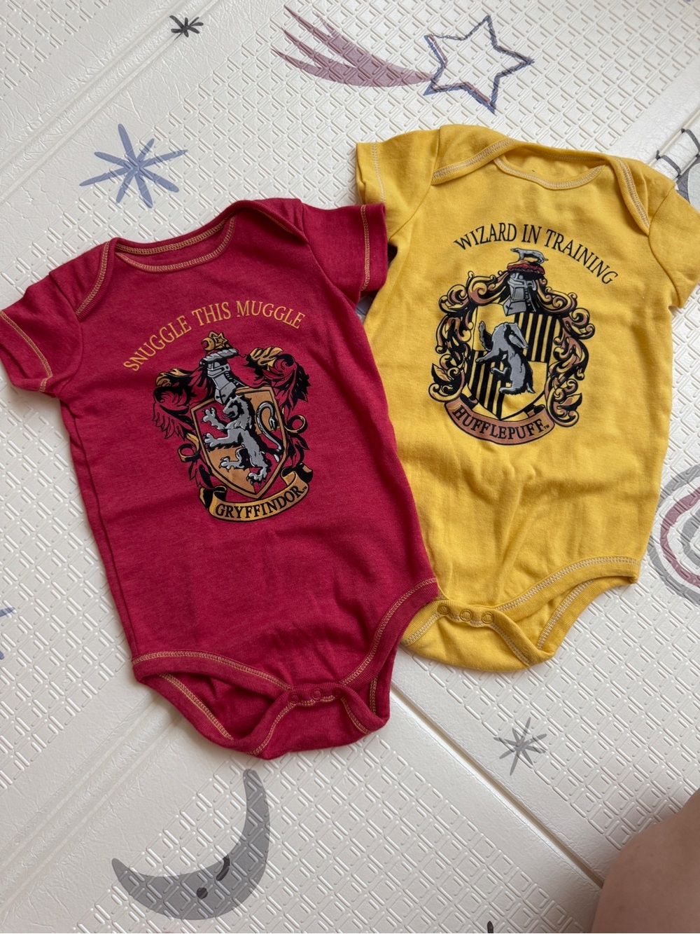 12m Harry Potter Gryffindor Red & Hufflepuff Yellow Baby Onesie Bodysuits